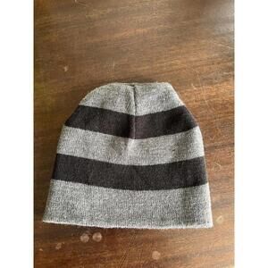 Men’s reversible gray and black stripped beanie